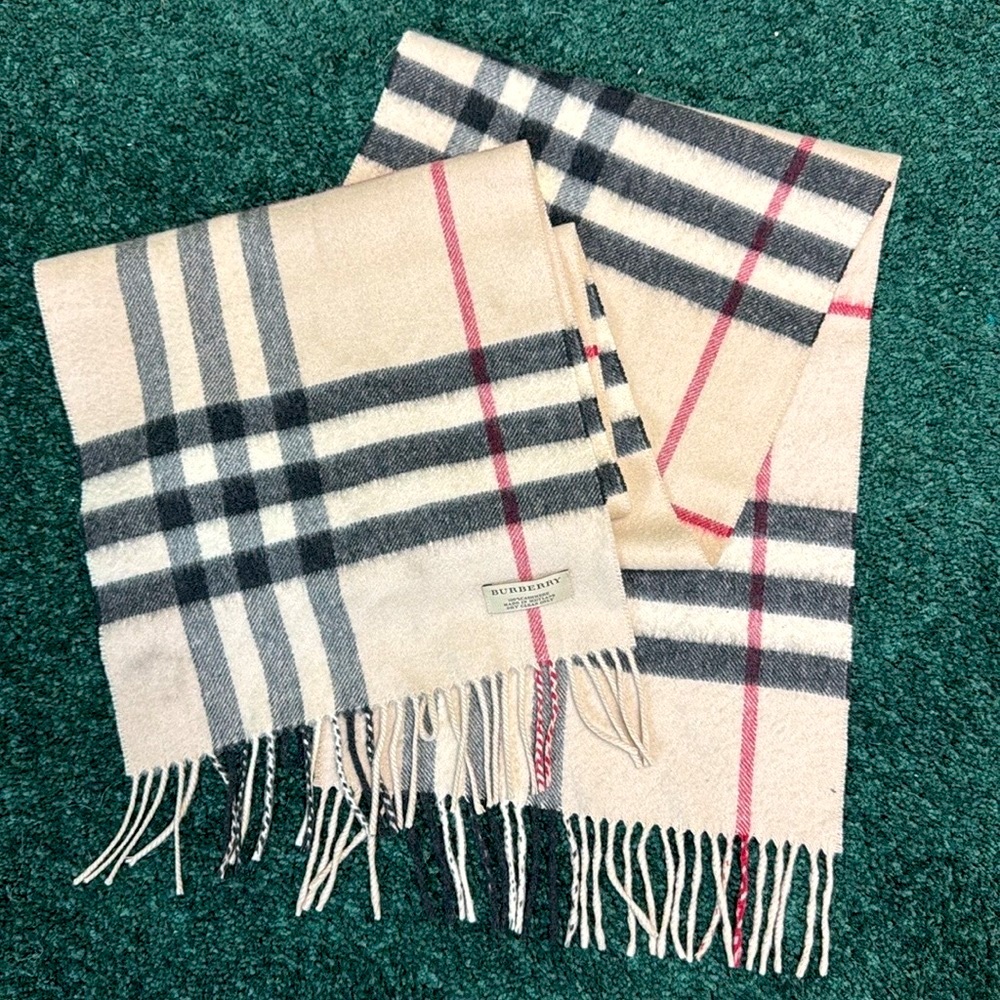 Burberry cashmere scarf made in Scotland